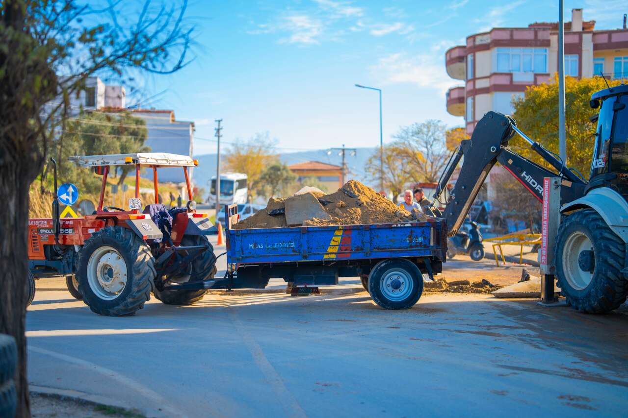 Milas Belediyesi’nden İlçe Yollarında Yoğun Mesai 8